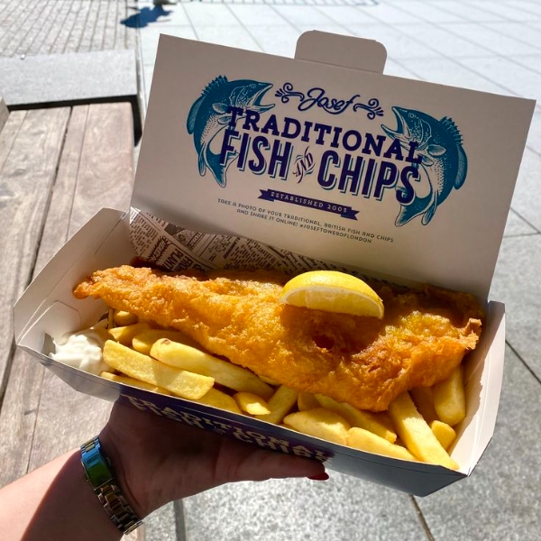 Fish and Chips Takeaway Boxes Waterproof Grease-Proof Custom Printed for UK-Style Pubs and Delivery